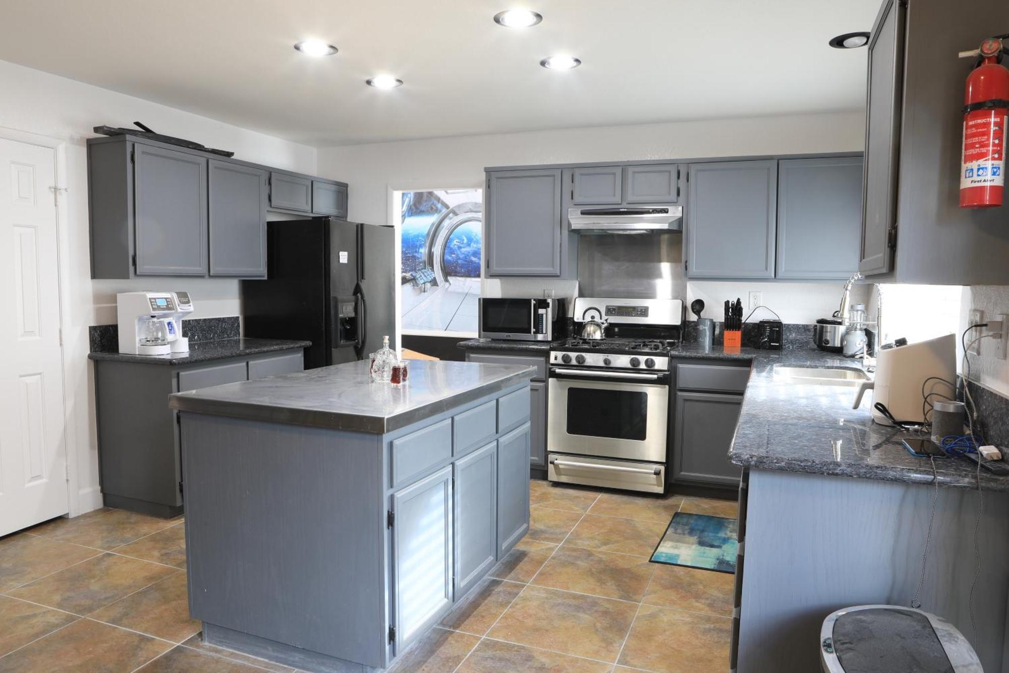 לאס וגאס Comfy Expansive Home - Near The Strip - Heated Pool מראה חיצוני תמונה