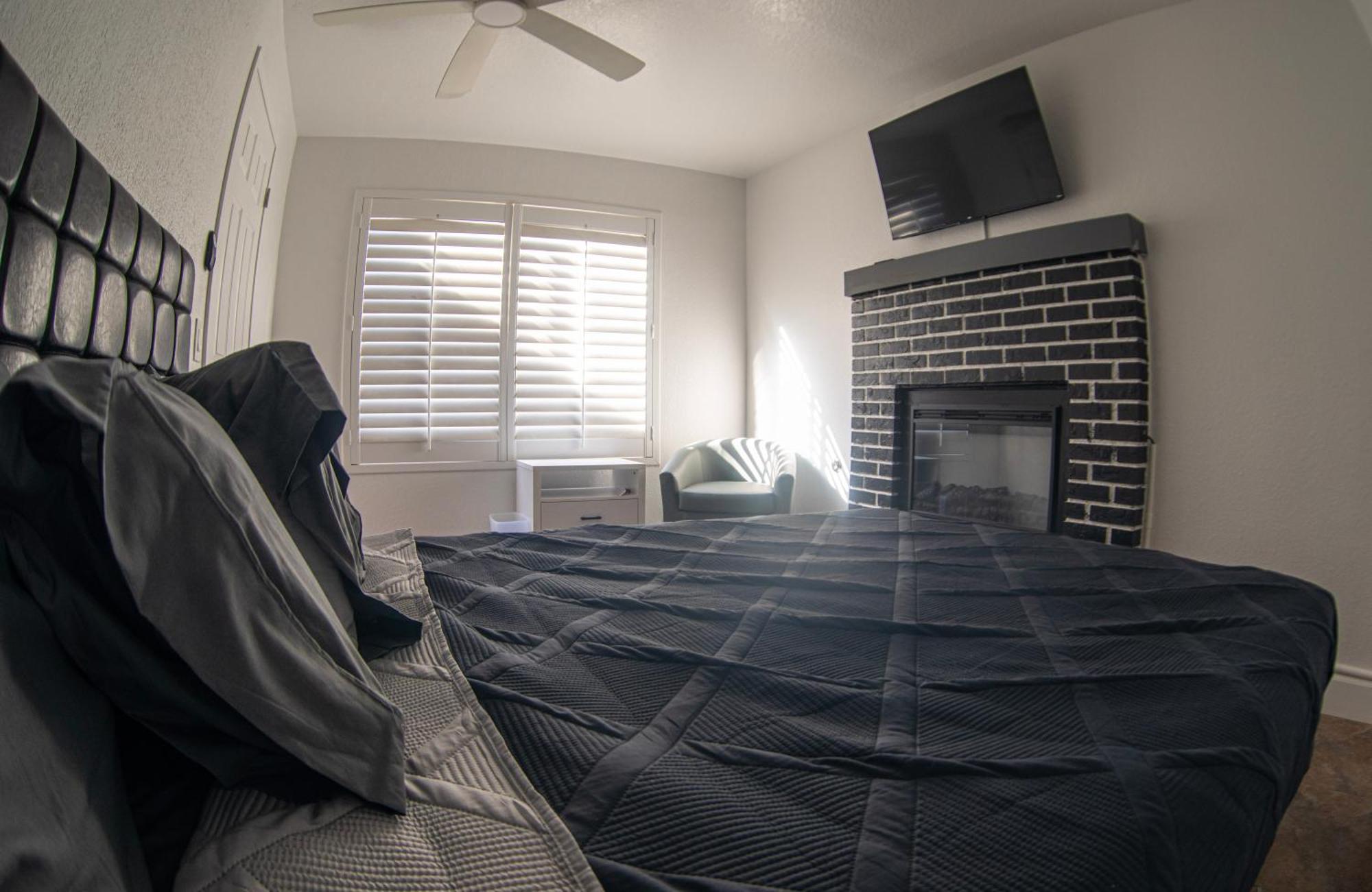 לאס וגאס Comfy Expansive Home - Near The Strip - Heated Pool מראה חיצוני תמונה