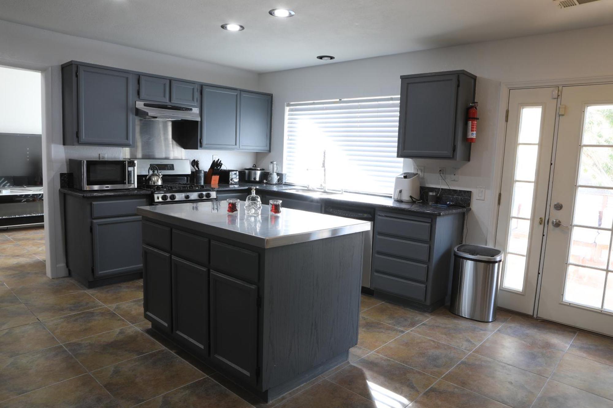 לאס וגאס Comfy Expansive Home - Near The Strip - Heated Pool מראה חיצוני תמונה