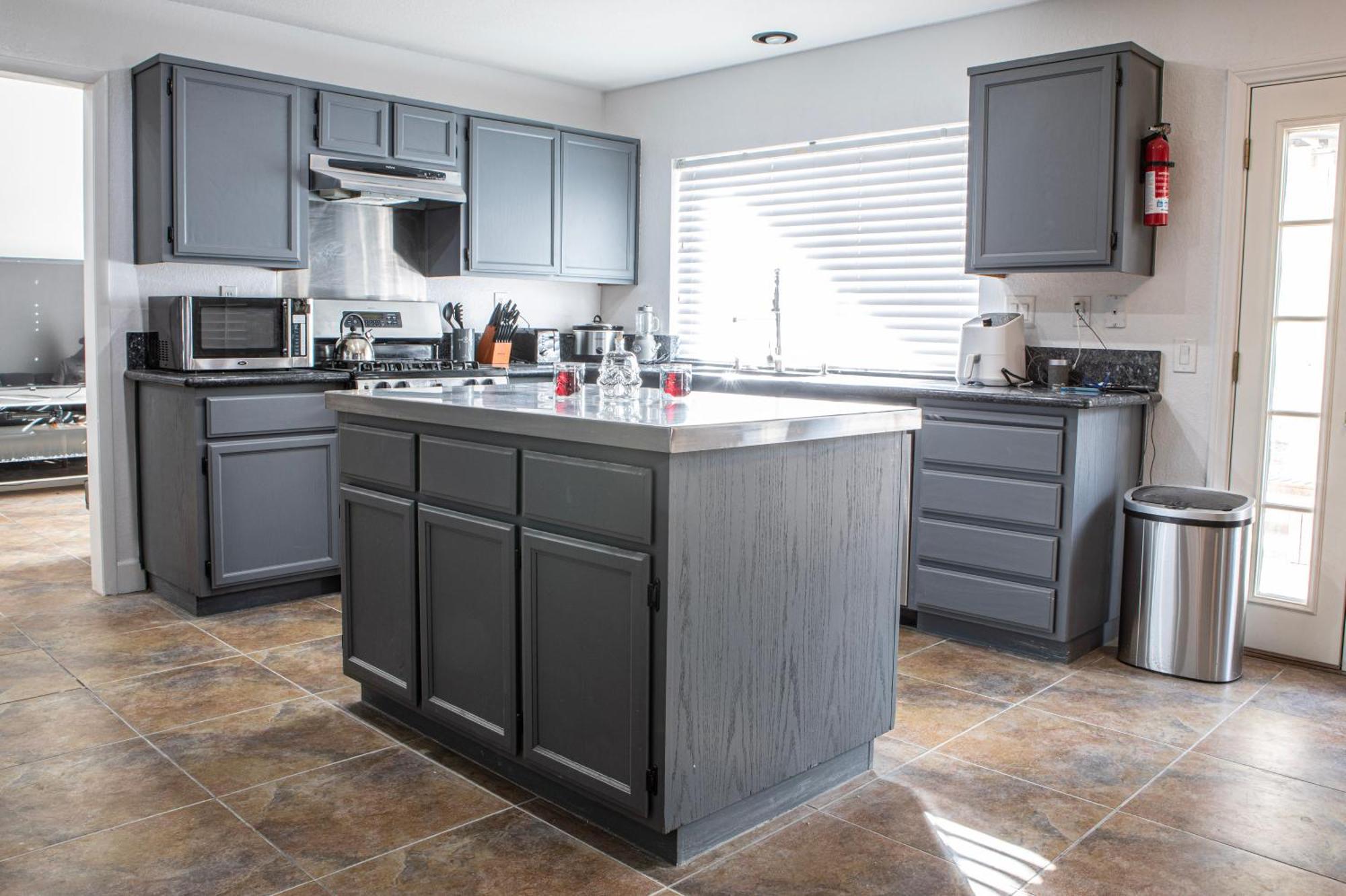 לאס וגאס Comfy Expansive Home - Near The Strip - Heated Pool מראה חיצוני תמונה